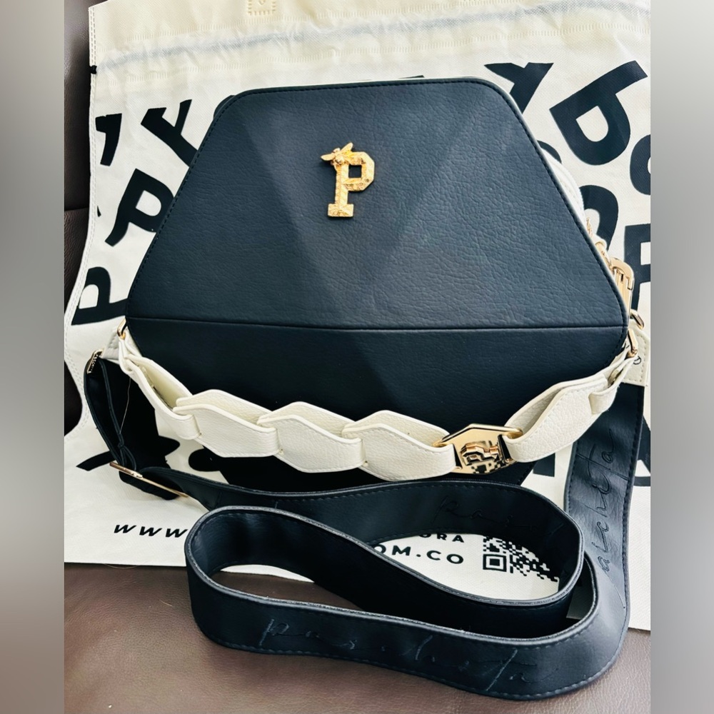 Parchita Colmena black crossbody